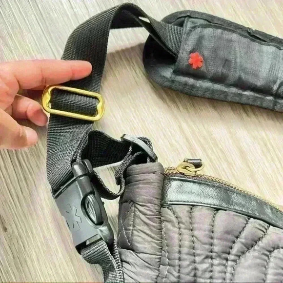 SKIP HOP BLACK BAG  WITH DIAPER STATION MOMMY BAG - Picture 11 of 16